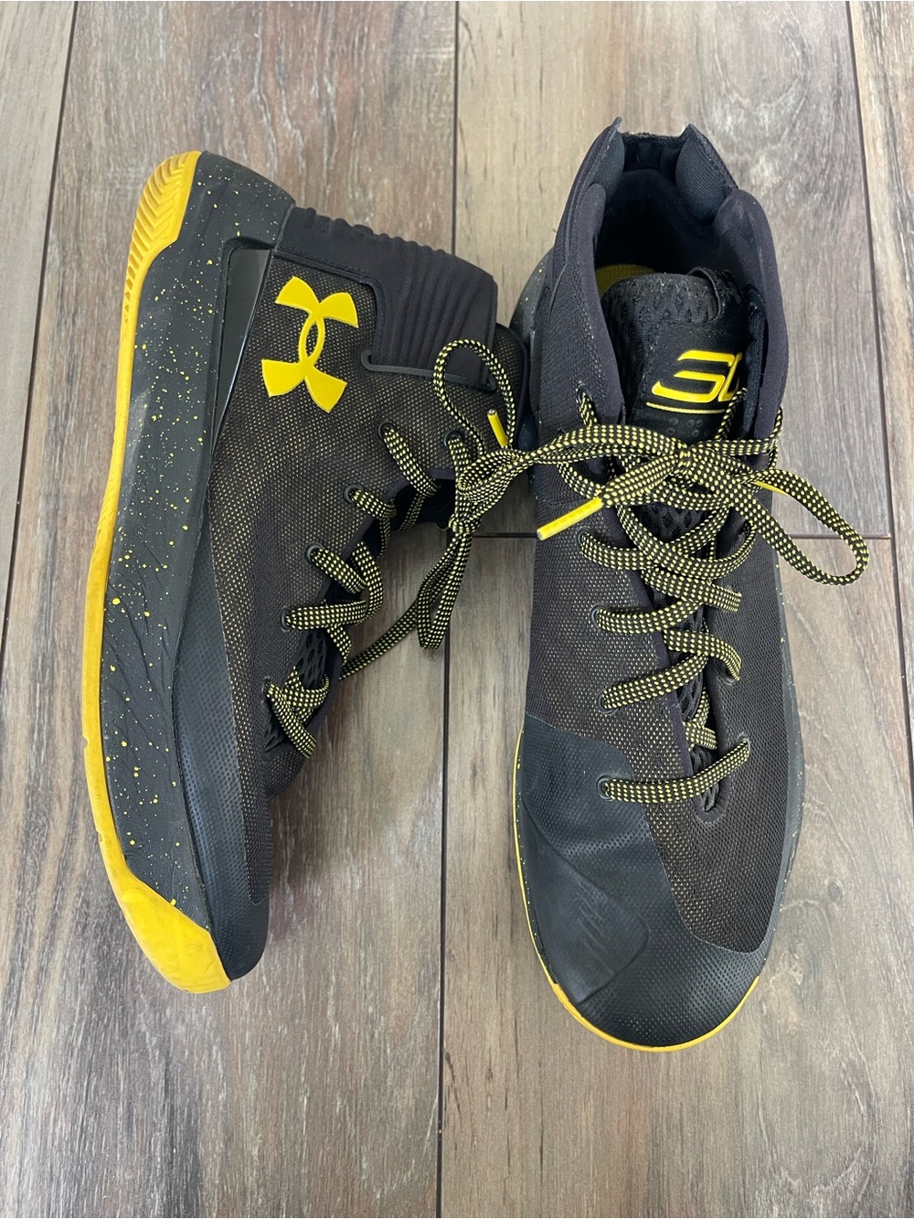 Under Armour Curry 3Zer0 basketball shoes Men’s size US 12 Black & taxi yellow